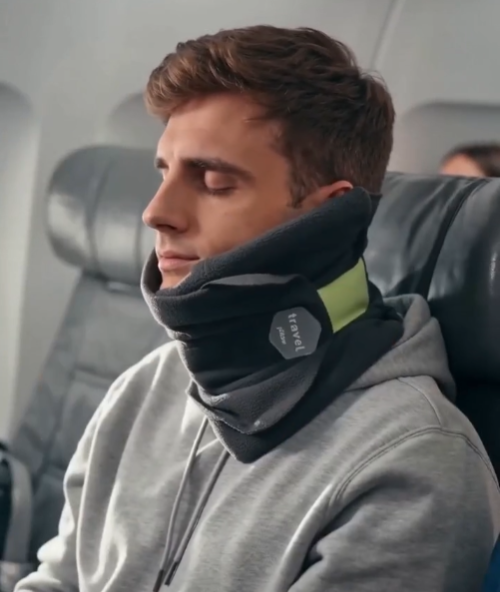 TRAVEL PILLOW